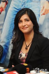 Shruti Haasan at Ramayya Vastavayya Press Meet